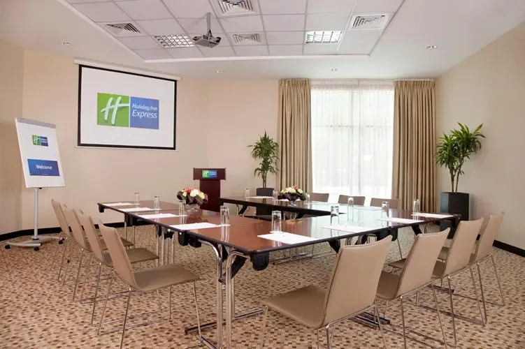 Holiday Inn Express Dubai Safa Park